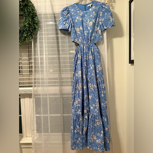 Dresses & Skirts - Cut out maxi Dress